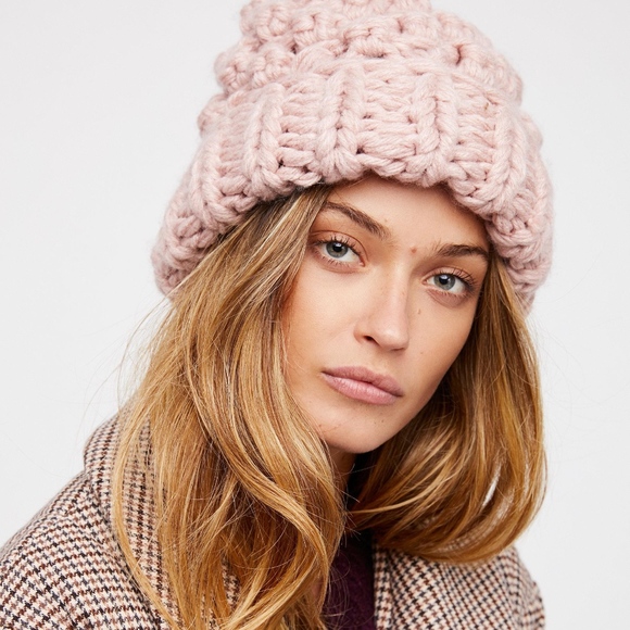 Free People Accessories - Free People Chunky Bobble Knit Beanie